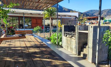 Leon Propiedades vende parcela plana de 5000m2 con 2 casas en condominio en sector Cuyuncavi Alto, Curacaví.