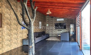 Leon Propiedades vende parcela plana de 5000m2 con 2 casas en condominio en sector Cuyuncavi Alto, Curacaví.