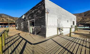 Leon Propiedades vende parcela plana de 5000m2 con 2 casas en condominio en sector Cuyuncavi Alto, Curacaví.