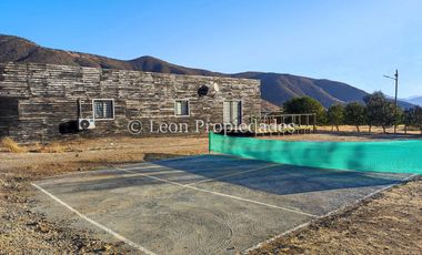 Leon Propiedades vende parcela plana de 5000m2 con 2 casas en condominio en sector Cuyuncavi Alto, Curacaví.