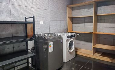 Leon Propiedades vende parcela plana de 5000m2 con 2 casas en condominio en sector Cuyuncavi Alto, Curacaví.