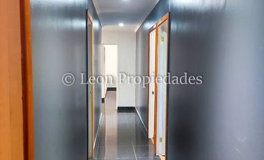 Leon Propiedades vende parcela plana de 5000m2 con 2 casas en condominio en sector Cuyuncavi Alto, Curacaví.