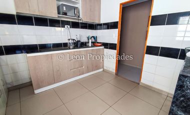 Leon Propiedades vende parcela plana de 5000m2 con 2 casas en condominio en sector Cuyuncavi Alto, Curacaví.