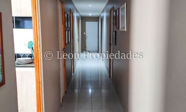 Leon Propiedades vende parcela plana de 5000m2 con 2 casas en condominio en sector Cuyuncavi Alto, Curacaví.