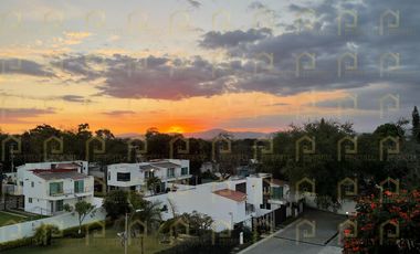 EN VENTA PENTHOUSE AMUEBLADO  CON ROOF GARDEN PRIVADO  EN EL FRACCIONAMIENTO CASCO ANTIGUO, YAUTEPEC, MORELOS.
