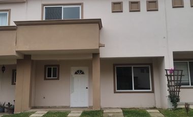 Casa en Renta de tres recamaras en zona costa