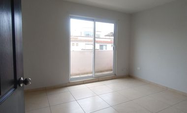 Casa en Renta de tres recamaras en zona costa