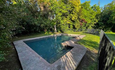 espectacular casa estilo colonial sector los Nogales
