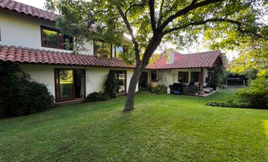 espectacular casa estilo colonial sector los Nogales