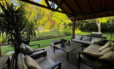 espectacular casa estilo colonial sector los Nogales