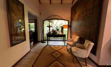 espectacular casa estilo colonial sector los Nogales
