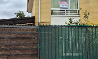 Casa de 2 pisos en arriendo 3 dormitorios y patio con áreas verdes, Quillota