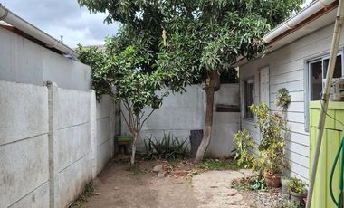 Casa de 2 pisos en arriendo 3 dormitorios y patio con áreas verdes, Quillota