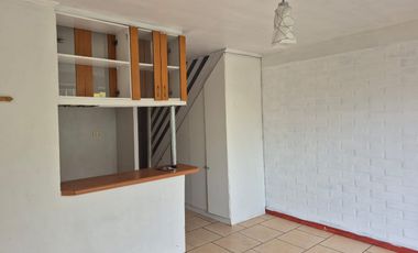 Casa de 2 pisos en arriendo 3 dormitorios y patio con áreas verdes, Quillota