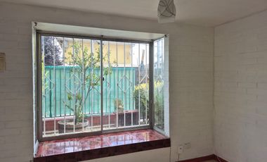 Casa de 2 pisos en arriendo 3 dormitorios y patio con áreas verdes, Quillota