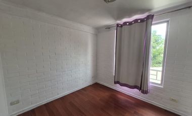 Casa de 2 pisos en arriendo 3 dormitorios y patio con áreas verdes, Quillota