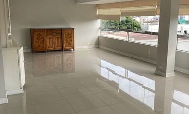 Vendo cómodo departamento de 176 m2 y 3 Dorm en San Isidro - Calle Paul Harris