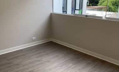Vendo cómodo departamento de 176 m2 y 3 Dorm en San Isidro - Calle Paul Harris