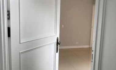Vendo cómodo departamento de 176 m2 y 3 Dorm en San Isidro - Calle Paul Harris