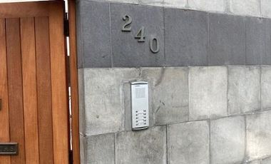 Vendo cómodo departamento de 176 m2 y 3 Dorm en San Isidro - Calle Paul Harris