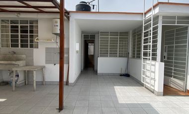Venta de Casa Familiar de 3 Pisos con cochera