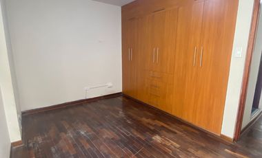 Venta de Casa Familiar de 3 Pisos con cochera