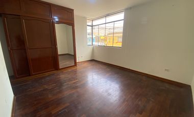 Venta de Casa Familiar de 3 Pisos con cochera