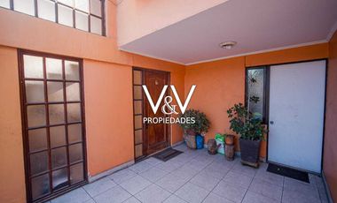 SE VENDE HERMOSA CASA EN CALLE PAMPA GERMANIA.