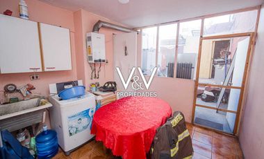 SE VENDE HERMOSA CASA EN CALLE PAMPA GERMANIA.