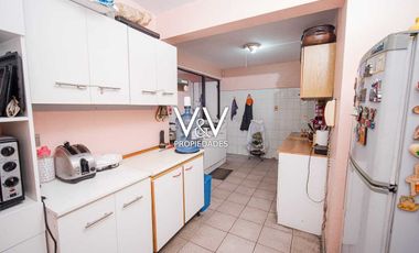 SE VENDE HERMOSA CASA EN CALLE PAMPA GERMANIA.