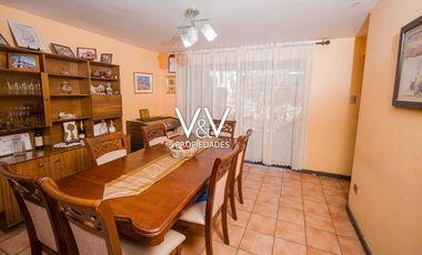 SE VENDE HERMOSA CASA EN CALLE PAMPA GERMANIA.