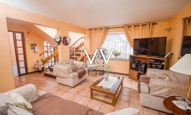 SE VENDE HERMOSA CASA EN CALLE PAMPA GERMANIA.