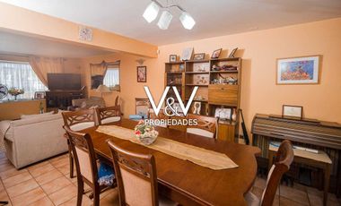 SE VENDE HERMOSA CASA EN CALLE PAMPA GERMANIA.