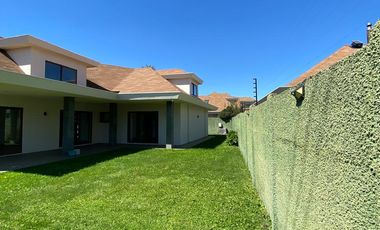 Residencia de Lujo en Condominio del Real I, Chillán