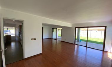 Residencia de Lujo en Condominio del Real I, Chillán