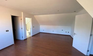 Residencia de Lujo en Condominio del Real I, Chillán