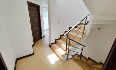 🏠 OFERTA - VENDO CASA TRES PLANTAS. (San Antonio – Mitad del Mundo)