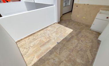 🏠 OFERTA - VENDO CASA TRES PLANTAS. (San Antonio – Mitad del Mundo)