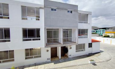 🏠 OFERTA - VENDO CASA TRES PLANTAS. (San Antonio – Mitad del Mundo)