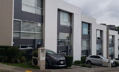 Linda y Funcional Casa de 3 pisos en Bosque Real