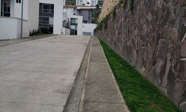 Linda y Funcional Casa de 3 pisos en Bosque Real