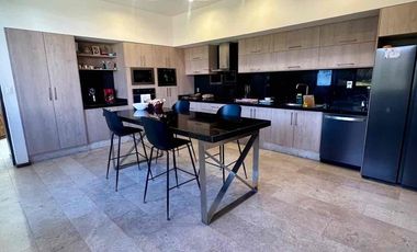 CASA EN RENTA CON ALBERCA Y 4 HABITACIONES