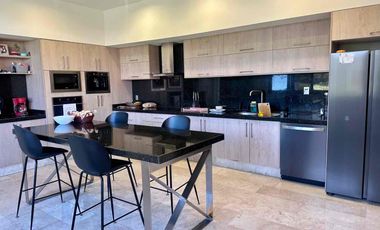 CASA EN RENTA CON ALBERCA Y 4 HABITACIONES