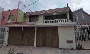 Casa de 3 pisos en RENTA, en privada, en el Fraccionamiento Villas del Álamo, al oriente de la ciudad de Pachuca, en Mineral de la Reforma, Hidalgo.