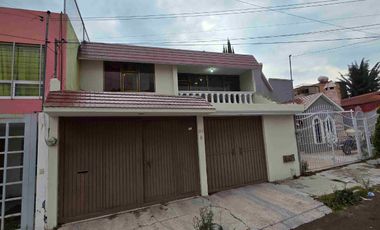 Casa de 3 pisos en RENTA, en privada, en el Fraccionamiento Villas del Álamo, al oriente de la ciudad de Pachuca, en Mineral de la Reforma, Hidalgo.