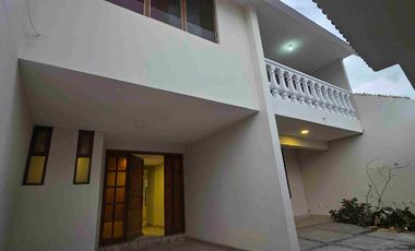 Casa de 3 pisos en RENTA, en privada, en el Fraccionamiento Villas del Álamo, al oriente de la ciudad de Pachuca, en Mineral de la Reforma, Hidalgo.