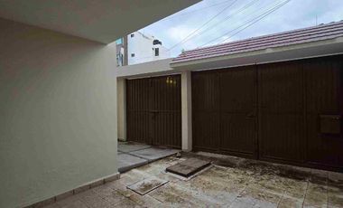 Casa de 3 pisos en RENTA, en privada, en el Fraccionamiento Villas del Álamo, al oriente de la ciudad de Pachuca, en Mineral de la Reforma, Hidalgo.