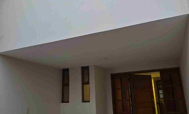 Casa de 3 pisos en RENTA, en privada, en el Fraccionamiento Villas del Álamo, al oriente de la ciudad de Pachuca, en Mineral de la Reforma, Hidalgo.