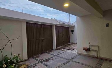 Casa de 3 pisos en RENTA, en privada, en el Fraccionamiento Villas del Álamo, al oriente de la ciudad de Pachuca, en Mineral de la Reforma, Hidalgo.