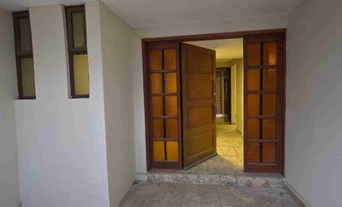 Casa de 3 pisos en RENTA, en privada, en el Fraccionamiento Villas del Álamo, al oriente de la ciudad de Pachuca, en Mineral de la Reforma, Hidalgo.